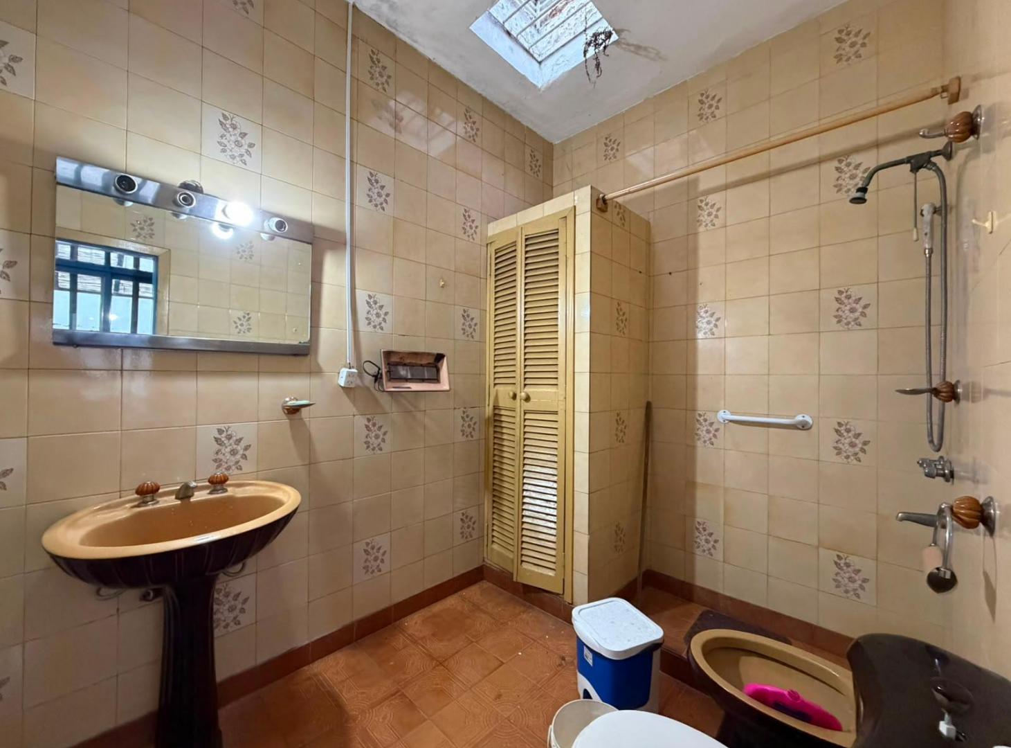 Foto de Casa en venta - Quintana 744 e/a France y Piaggio, CASTELAR SUR, imagen 2