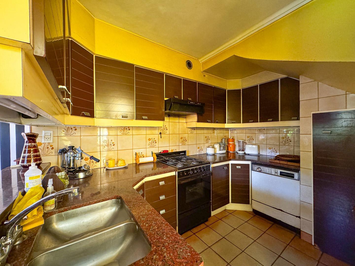 Foto de Casa en venta - ARREDONDO 2761 E/ITALIA Y ESPAÑA, CASTELAR NORTE, imagen 3