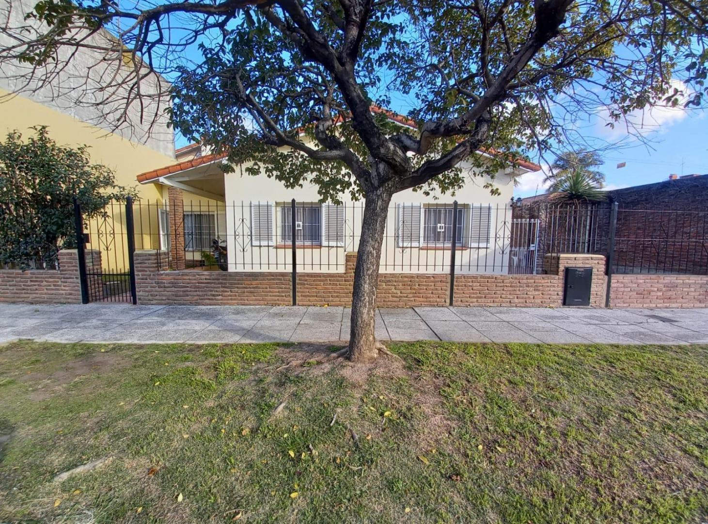 Foto de Casa en venta - MONTES DE OCA 3310 E/DEAN FUNES Y JONTE, CASTELAR NORTE, imagen 3