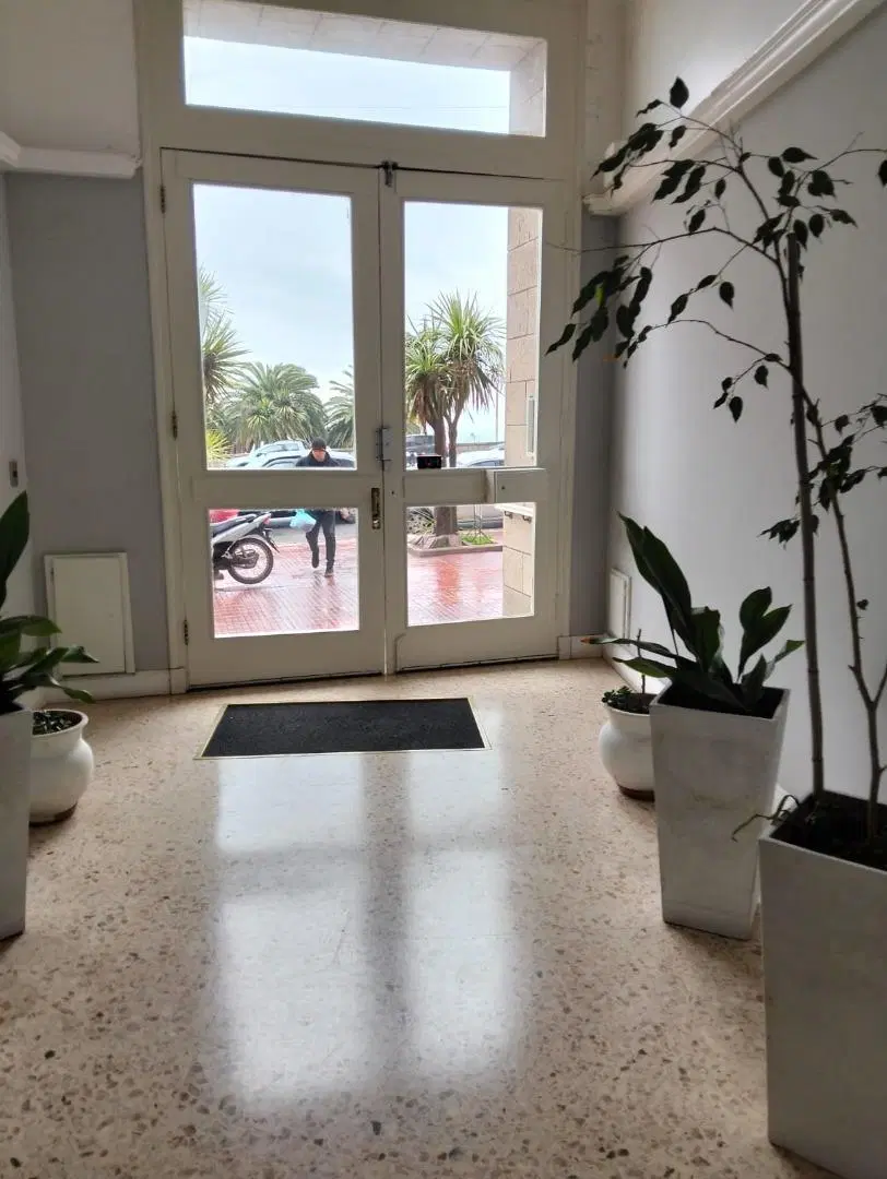 VENTA DEPTO DOS AMBIENTES Y MEDIO 1