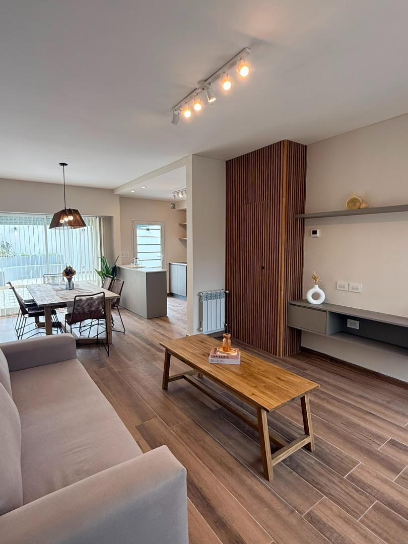 Foto de DUPLEX DE DOS PLANTAS EN PARQUE LURO, imagen 2