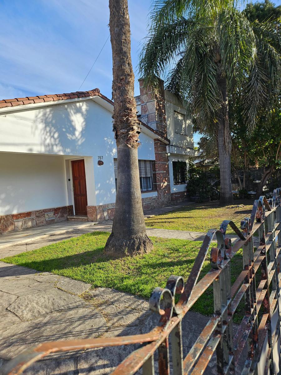 APTO BANCOR VENDO CASA 4 DORM PILETA BARRIO LOS ALEMANES