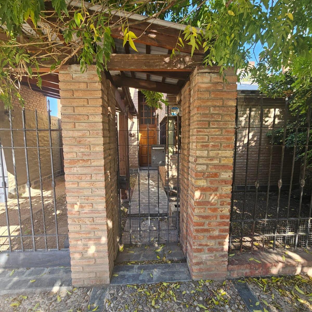 Venta de Casa 4 Dorm. Alberdi 5
