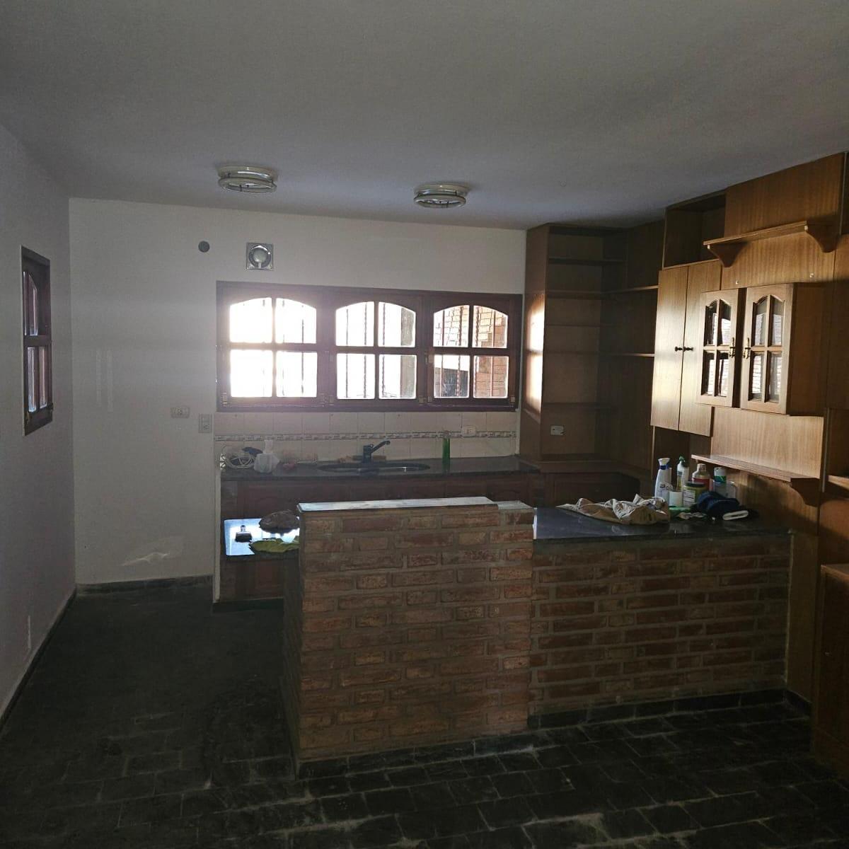 Venta de Casa 4 Dorm. Alberdi 2
