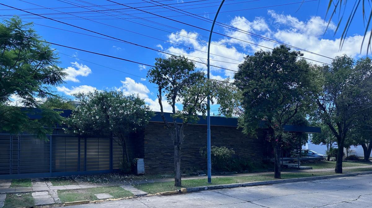 ¡Cerro de las Rosas! CASA EN 1 PLANTA. IDEAL EMPRENDIMIENTO. ZONA COMERCIAL!
