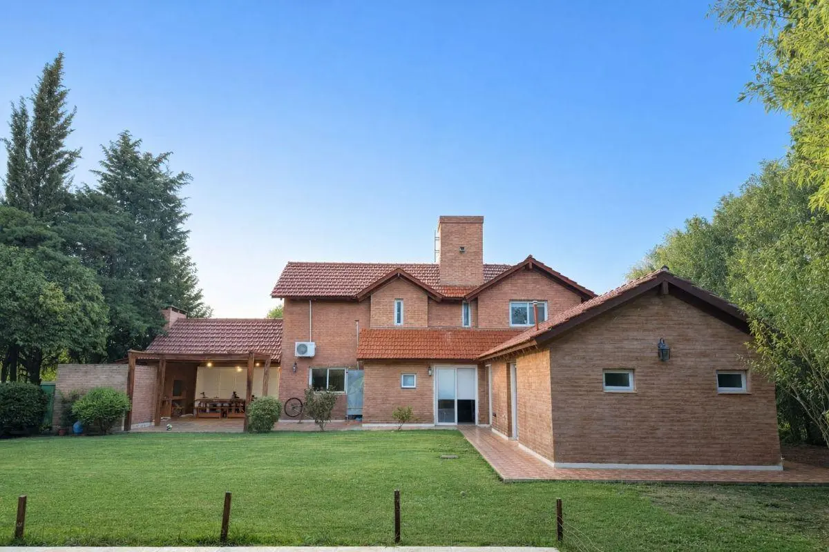 Casa con 1200 m² en venta, 4 dormitorios en San Isidro 3