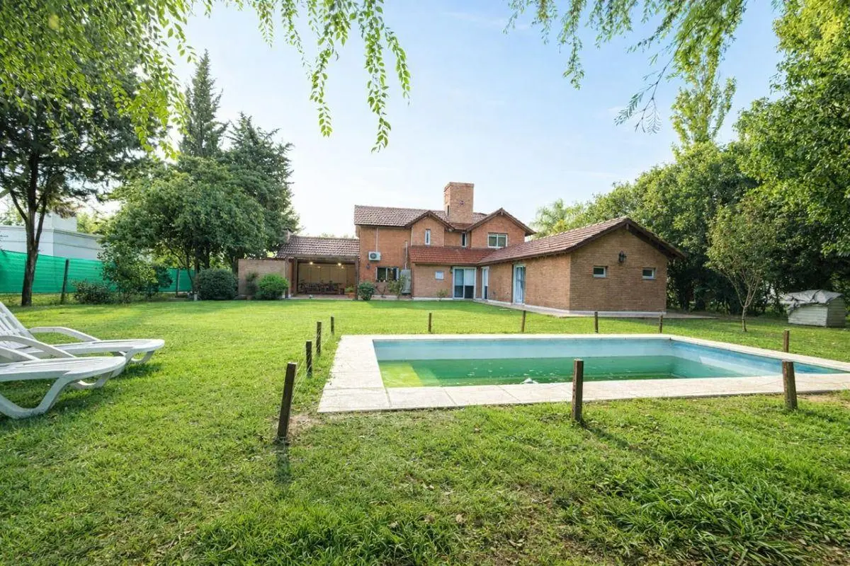 Casa con 1200 m² en venta, 4 dormitorios en San Isidro 2