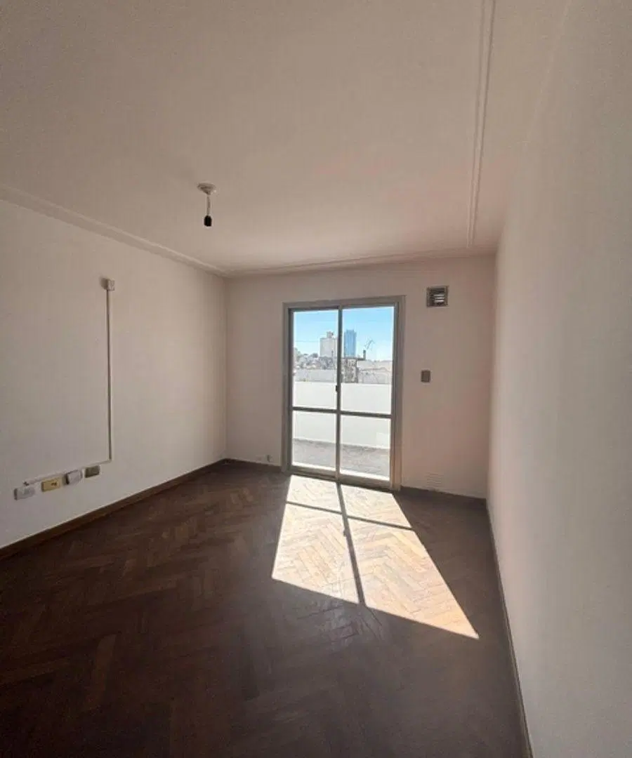 Hermoso departamento c/ balcón , frente a Palacio Municipal 1