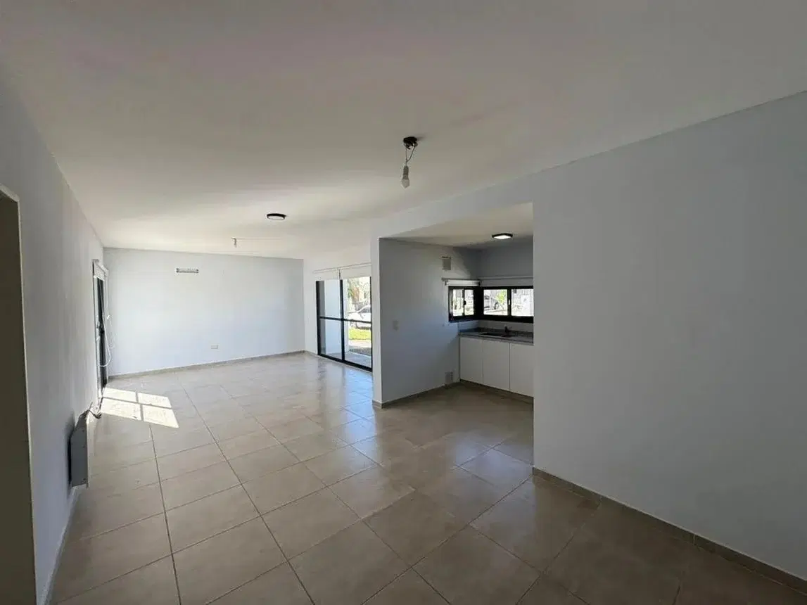VENDO CASA EN SOLARES DE MANANTIALES 4