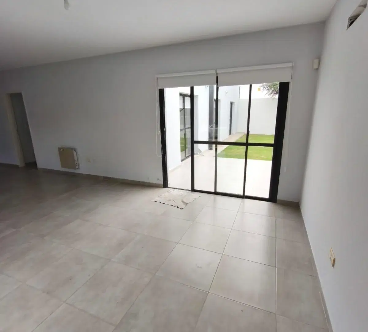 VENDO CASA EN SOLARES DE MANANTIALES 2