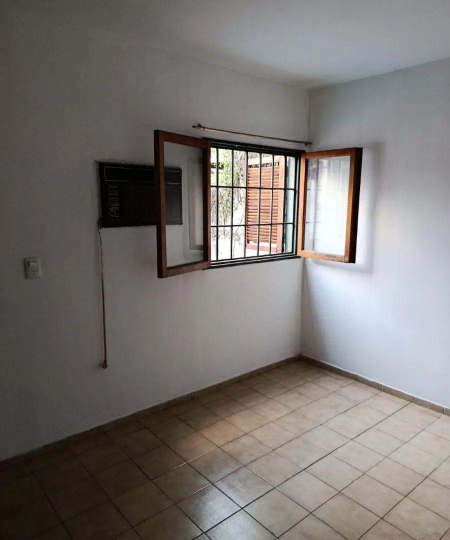 Barrio San Martin. PH-Duplex, 3 dormitorios, 2 baños. En un complejo de viviendas. ! 4