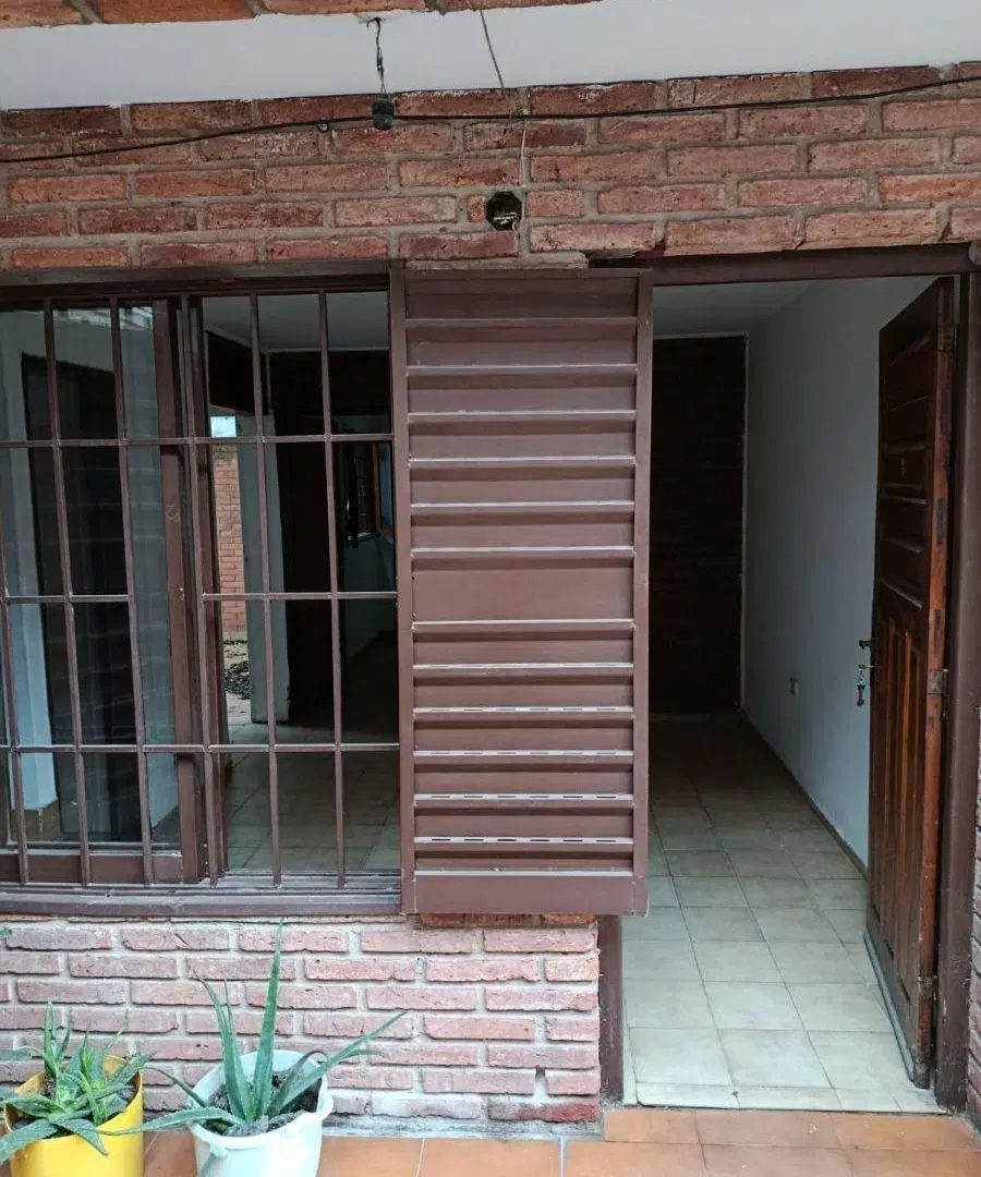 Barrio San Martin. PH-Duplex, 3 dormitorios, 2 baños. En un complejo de viviendas. ! 1
