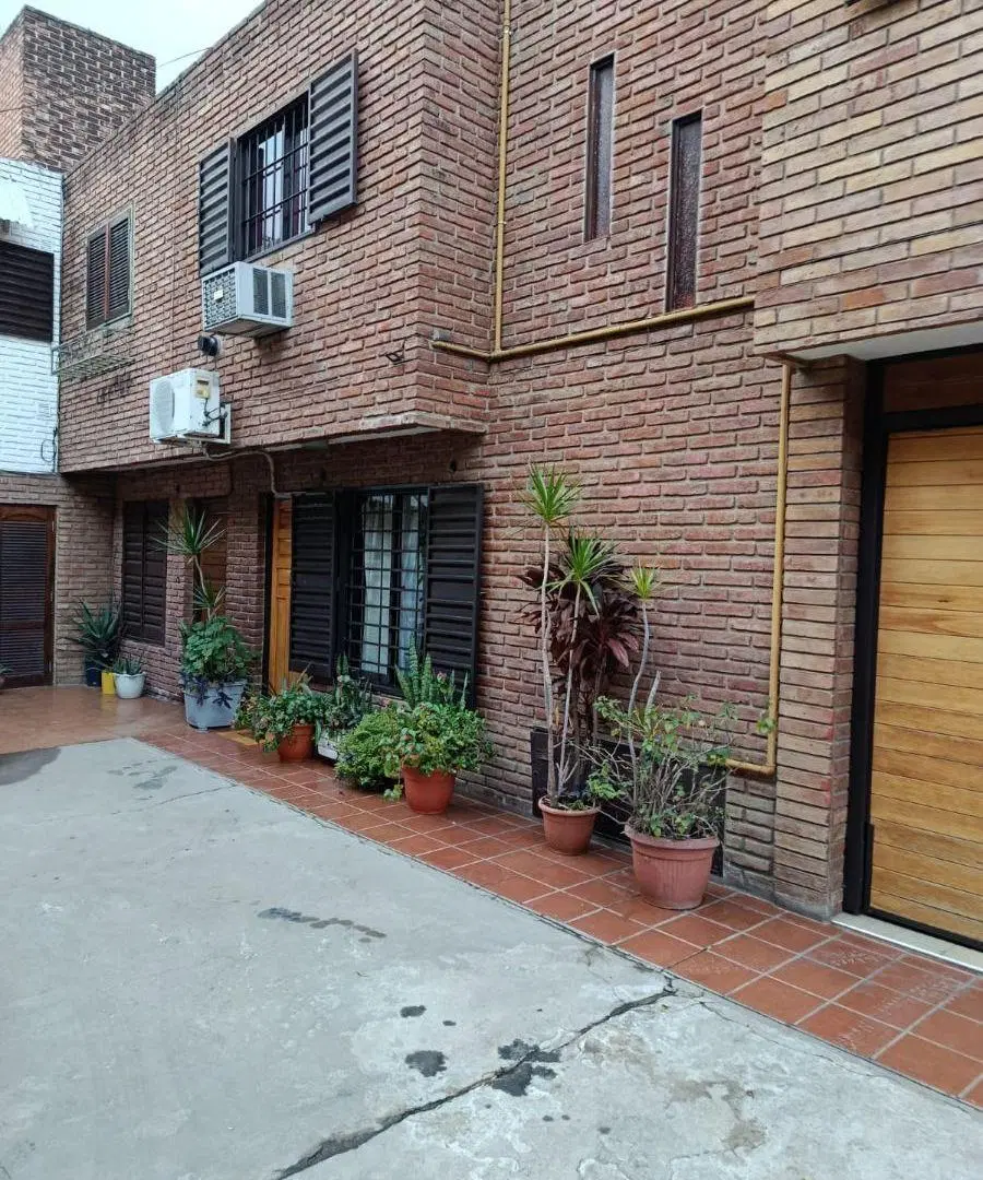 Barrio San Martin. PH-Duplex, 3 dormitorios, 2 baños. En un complejo de viviendas. ! 5