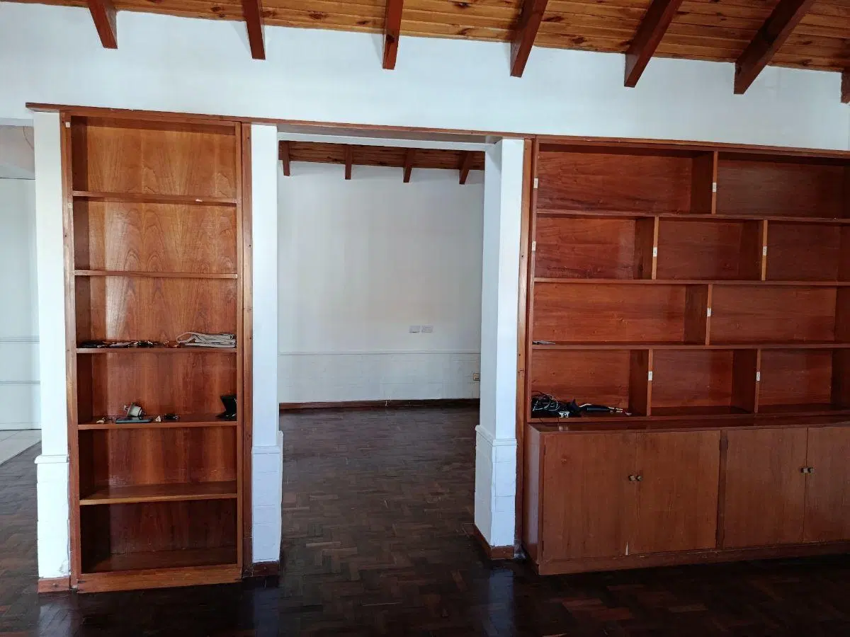 Urca . Hermosa y mantenida casa en Venta. En 1 planta 3 dorm. 2 baños. Muy luminosa. 4