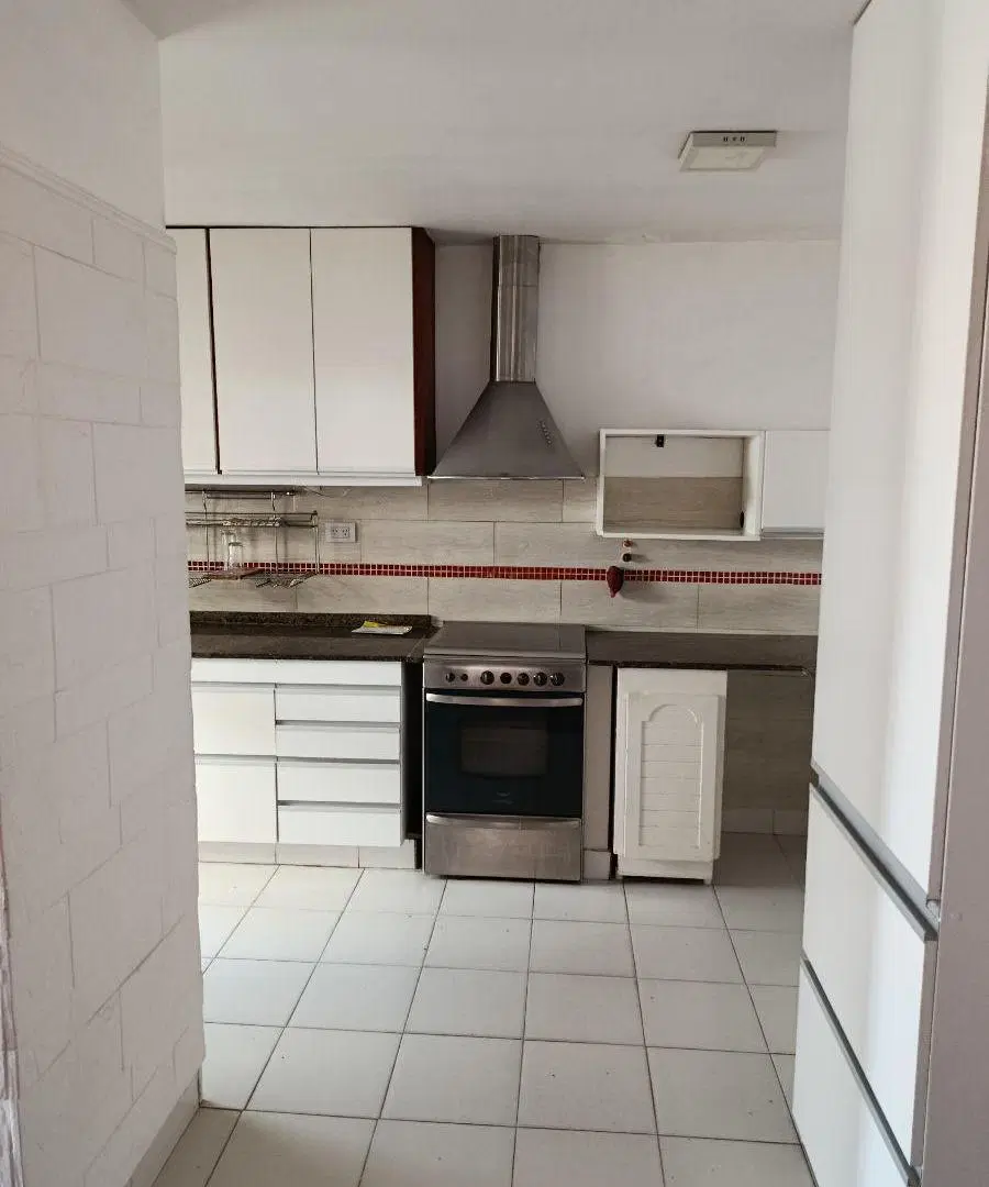 Urca . Hermosa y mantenida casa en Venta. En 1 planta 3 dorm. 2 baños. Muy luminosa. 5