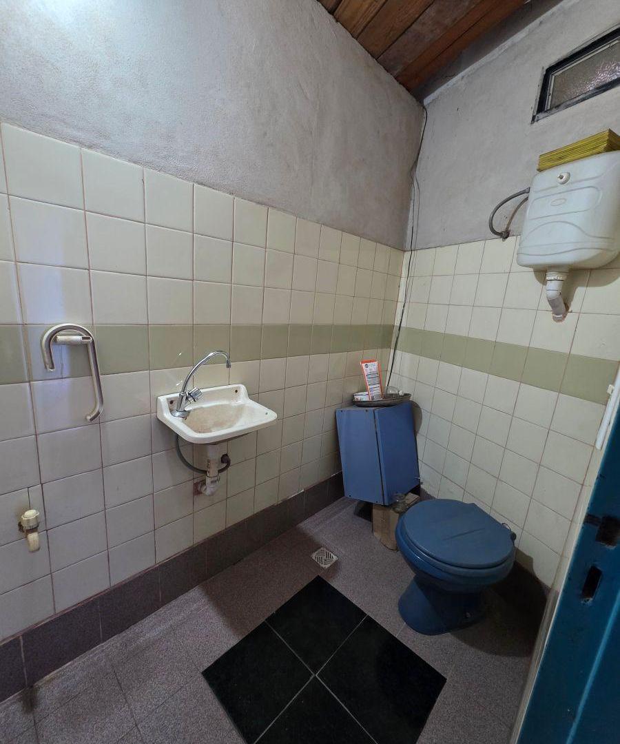 Foto de VENTA LOCAL COMERCIAL Y DEPARTAMENTO 2 DORM BARRIO POSTA DE VARGAS, imagen 2