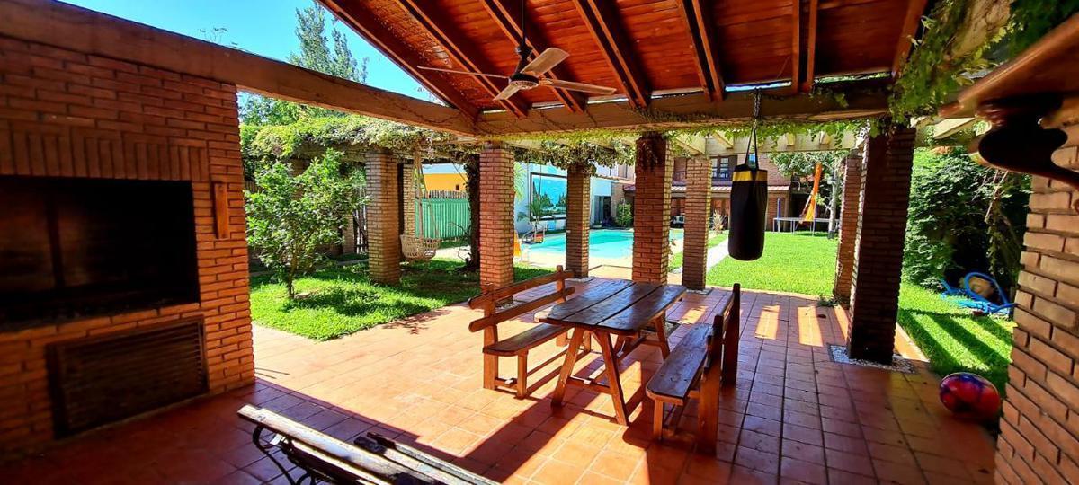 Venta Casa Rosario Fisherton 4 Dorm. Jardin Piscina Quincho 2