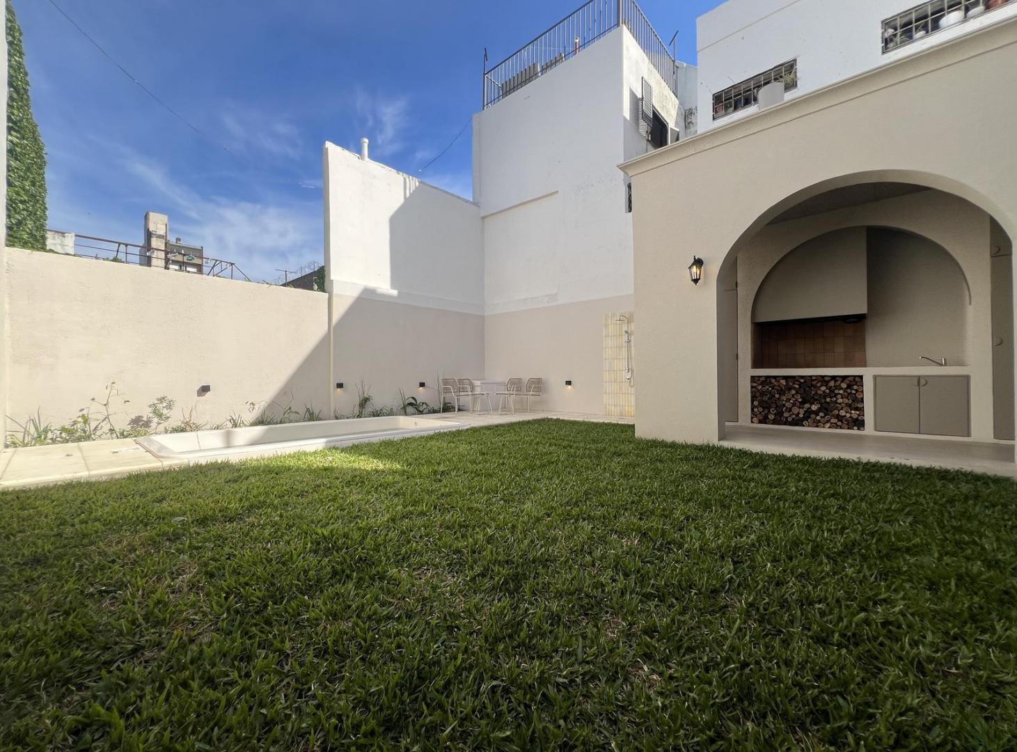 Foto de Venta Casa Rosario Abasto 4 dormitorios Cochera Patio Pileta Parrilla, imagen 2