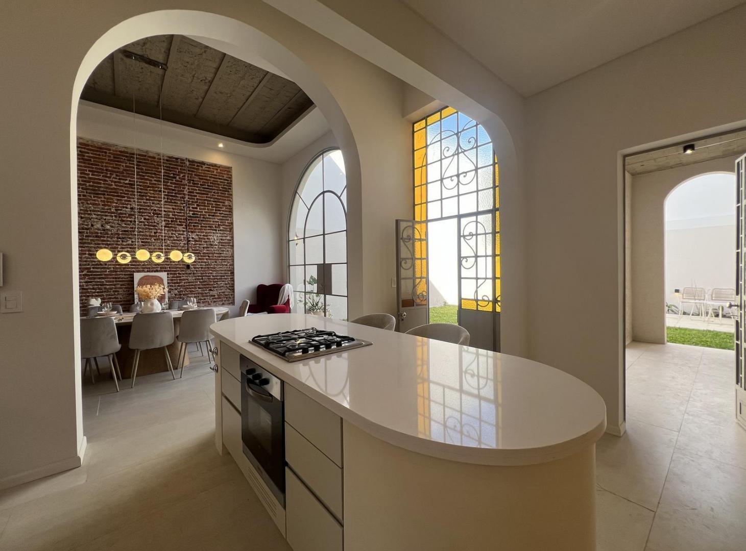 Foto de Venta Casa Rosario Abasto 4 dormitorios Cochera Patio Pileta Parrilla, imagen 1