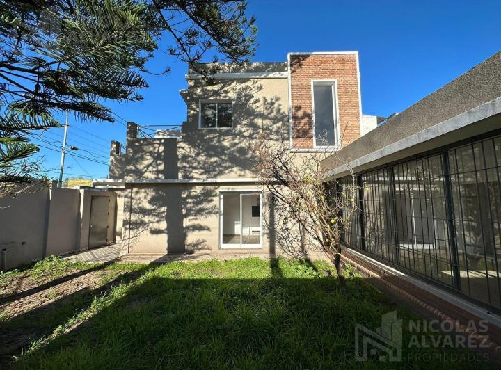 Casa en alquiler 4 ambientes en Haedo con parque y quincho! 3