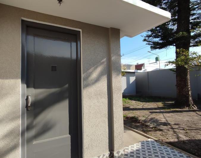 Casa en alquiler 4 ambientes en Haedo con parque y quincho! 1