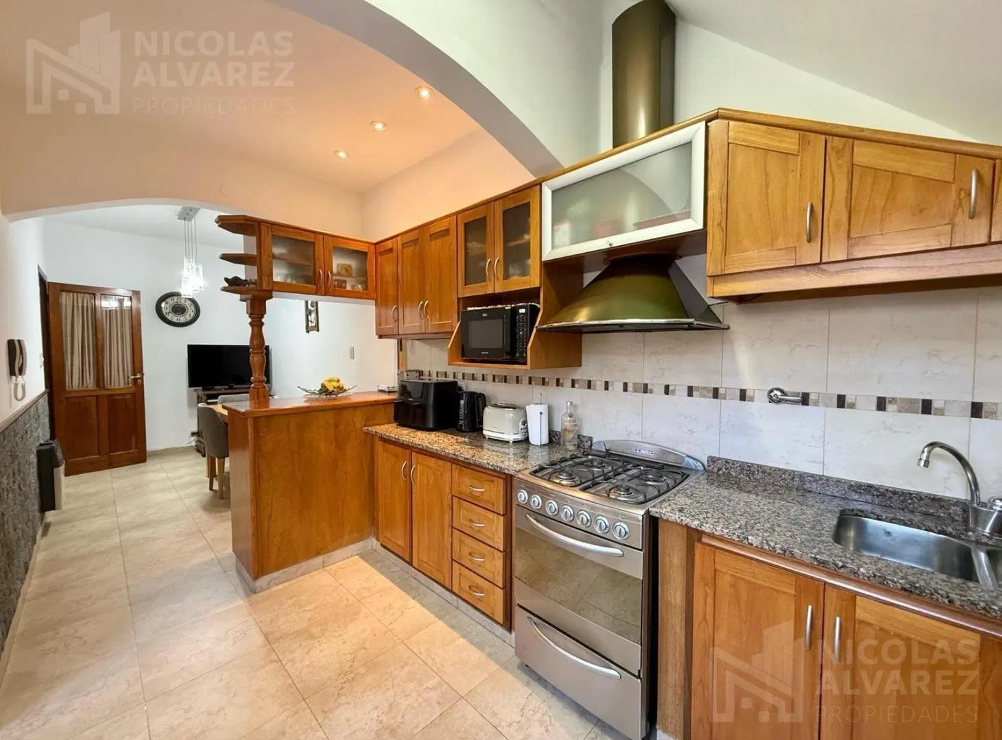 Venta Casa 3 ambientes con increíble parque en Ramos Mejía 4