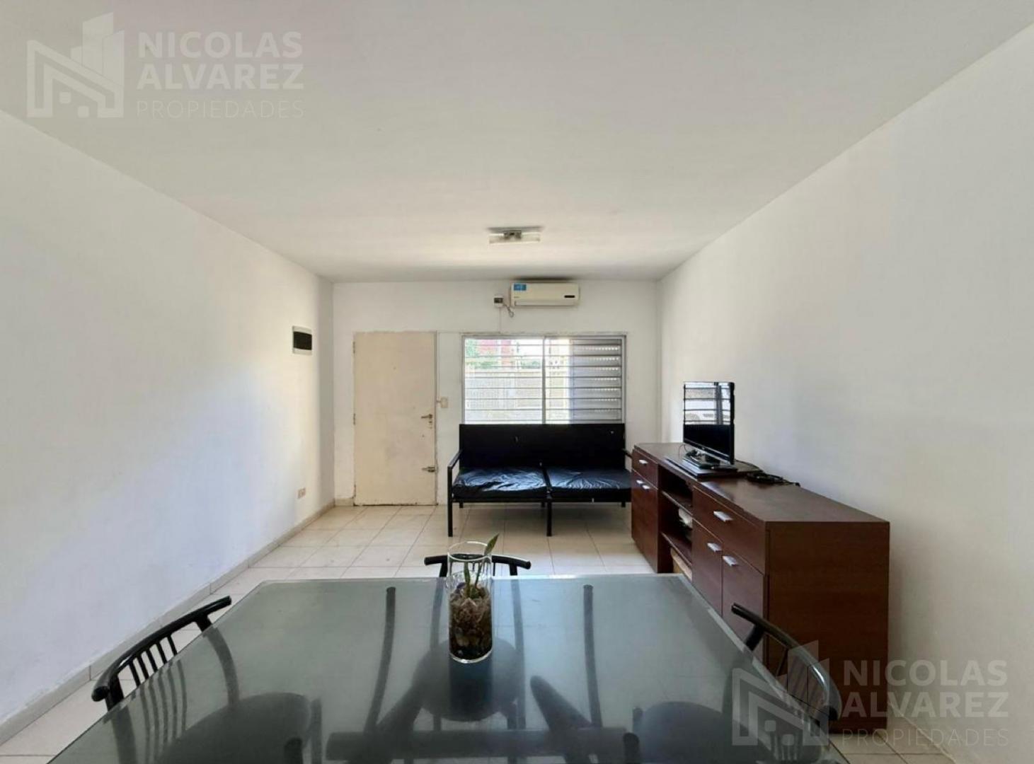 Venta Tríplex 4 ambientes con cochera - Villa Sarmiento