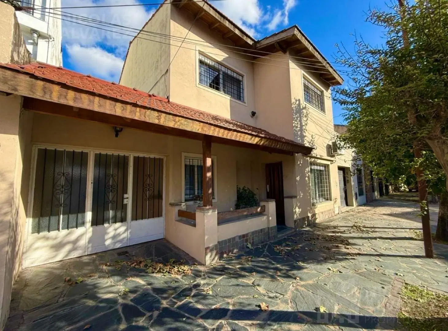 Hermosa Casa 5 ambientes en lote propio con gran parque en venta! - Haedo Norte 5