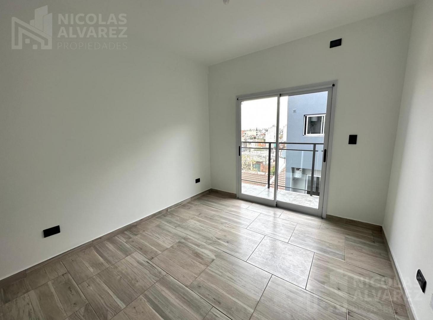 Foto de Departamento 2 ambientes en Alquiler con Cochera - Villa Luzuriaga, imagen 4