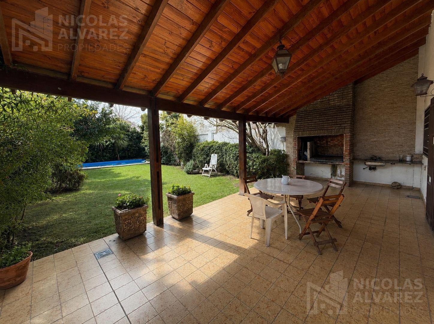 Foto de Venta - Casa 4 ambientes con parque y pileta - Ramos mejía, imagen 3