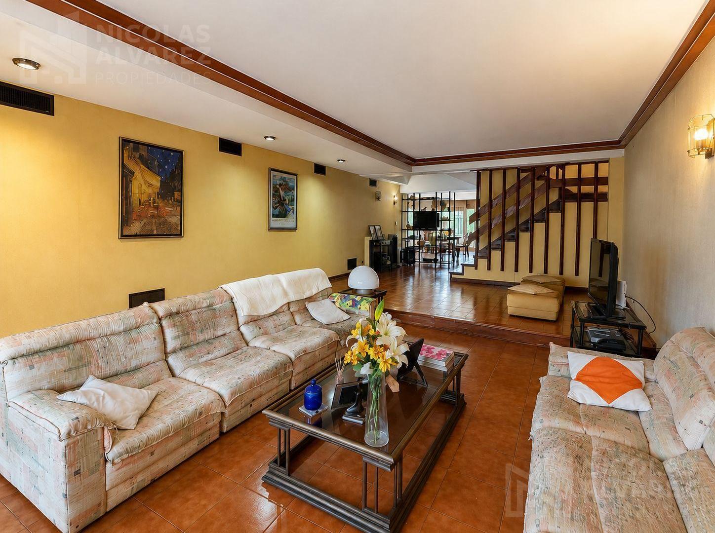 Foto de Venta - Casa 4 ambientes con parque y pileta - Ramos mejía, imagen 2