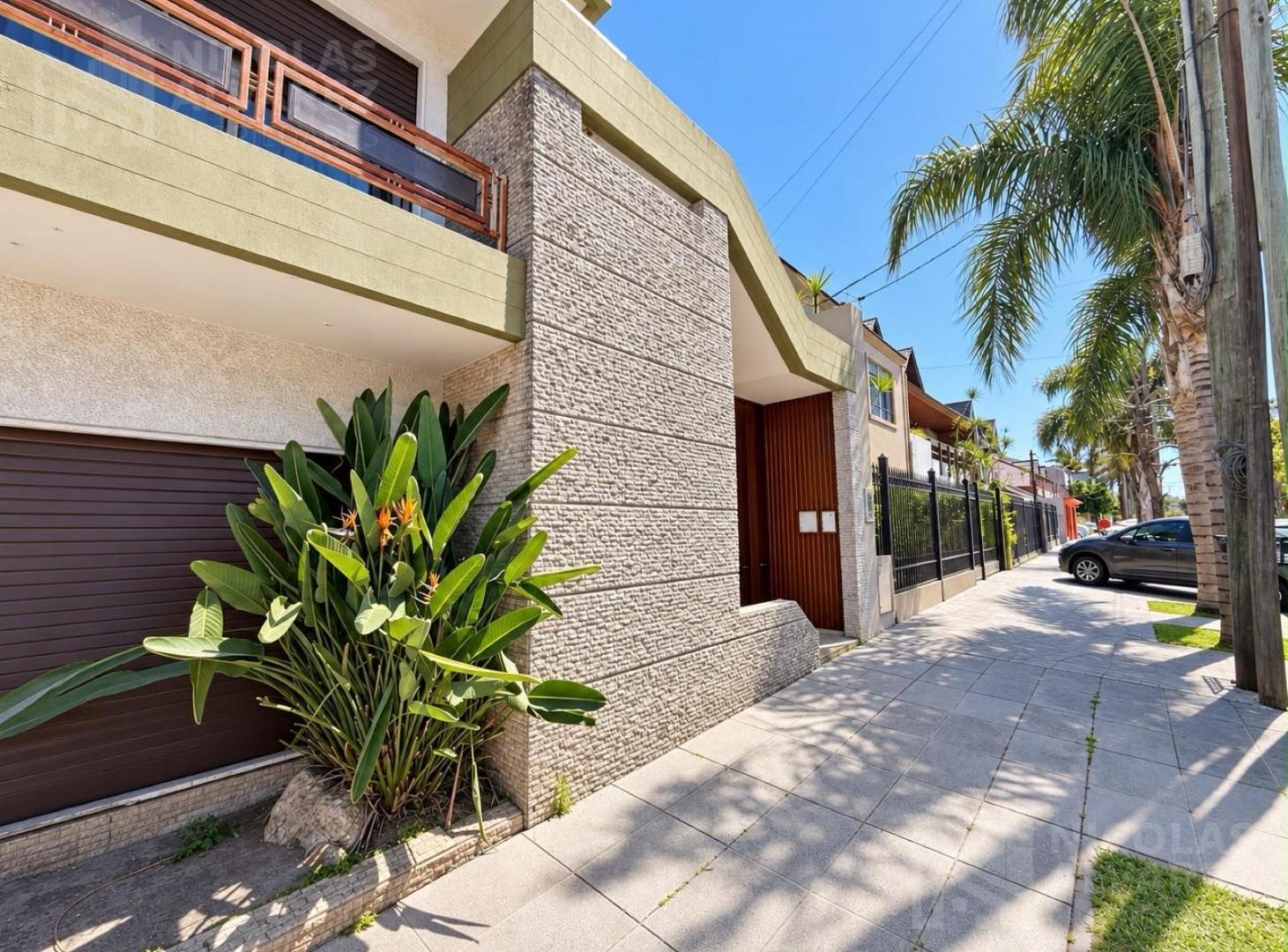 Foto de Venta Casa en lote propio 4 ambientes con cochera! - Ramos Mejía, imagen 1