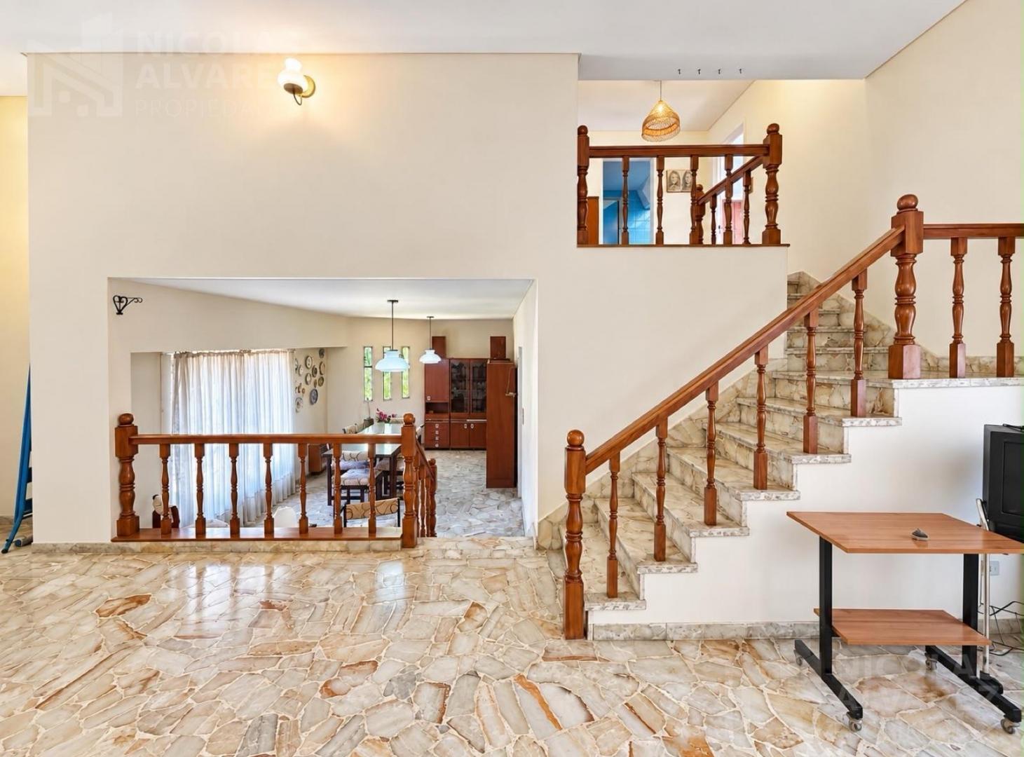 Foto de Venta Casa en lote propio 4 ambientes con cochera! - Ramos Mejía, imagen 2