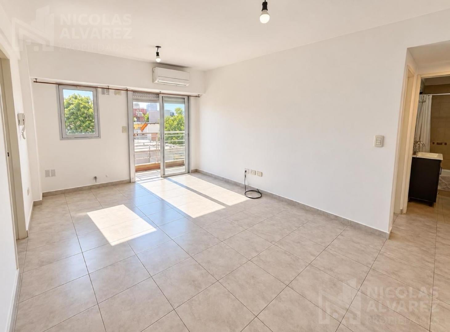 Foto de Alquiler Departamento 2 ambientes con balcón! - Morón Sur, imagen 2