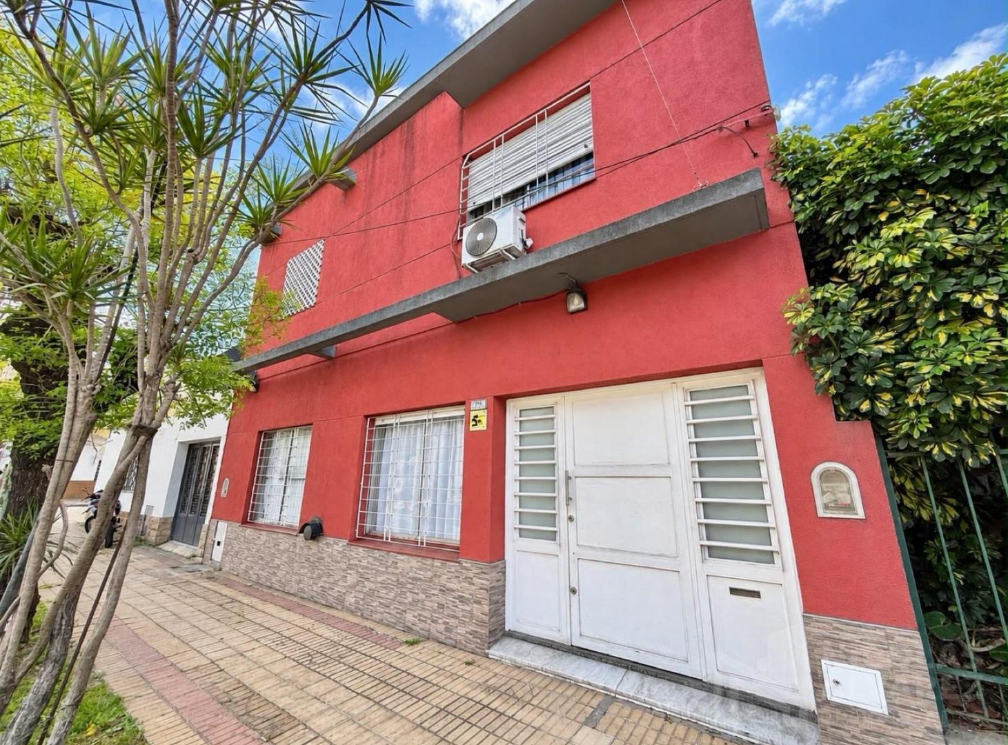 Foto de Venta Casa 4 ambientes en lote propio con patio y terraza! - Haedo Sur, imagen 1
