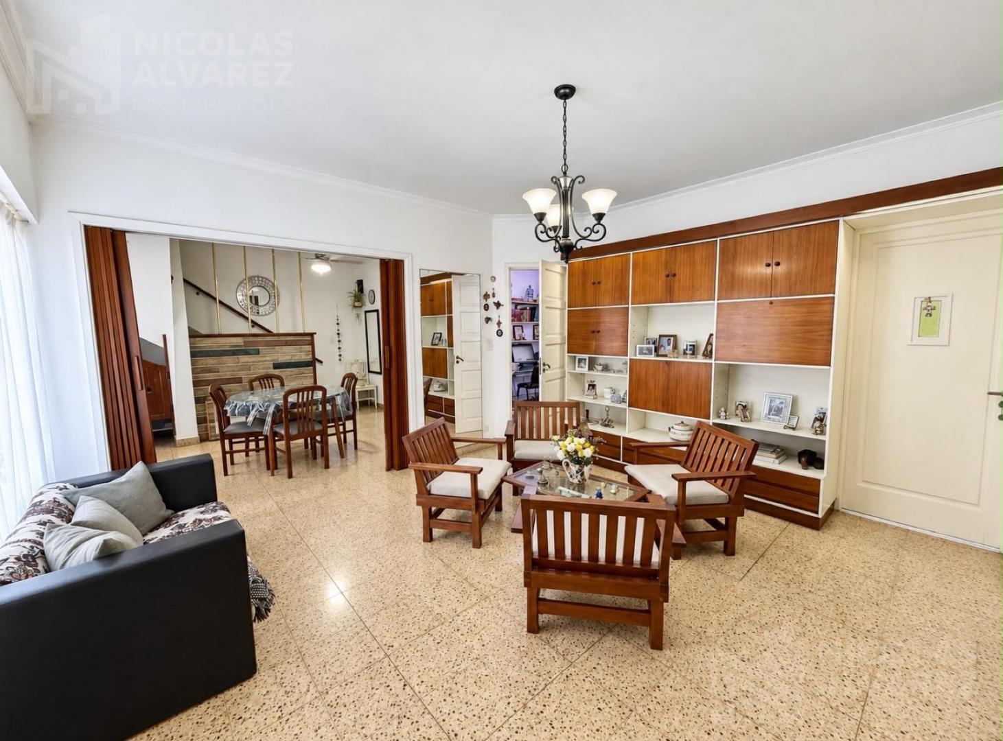 Foto de Venta Casa 4 ambientes en lote propio con patio y terraza! - Haedo Sur, imagen 2