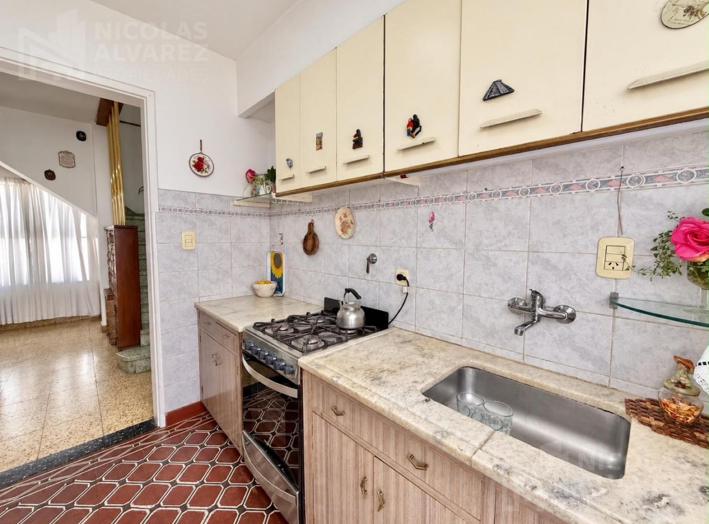 Foto de Venta Casa 4 ambientes en lote propio con patio y terraza! - Haedo Sur, imagen 3