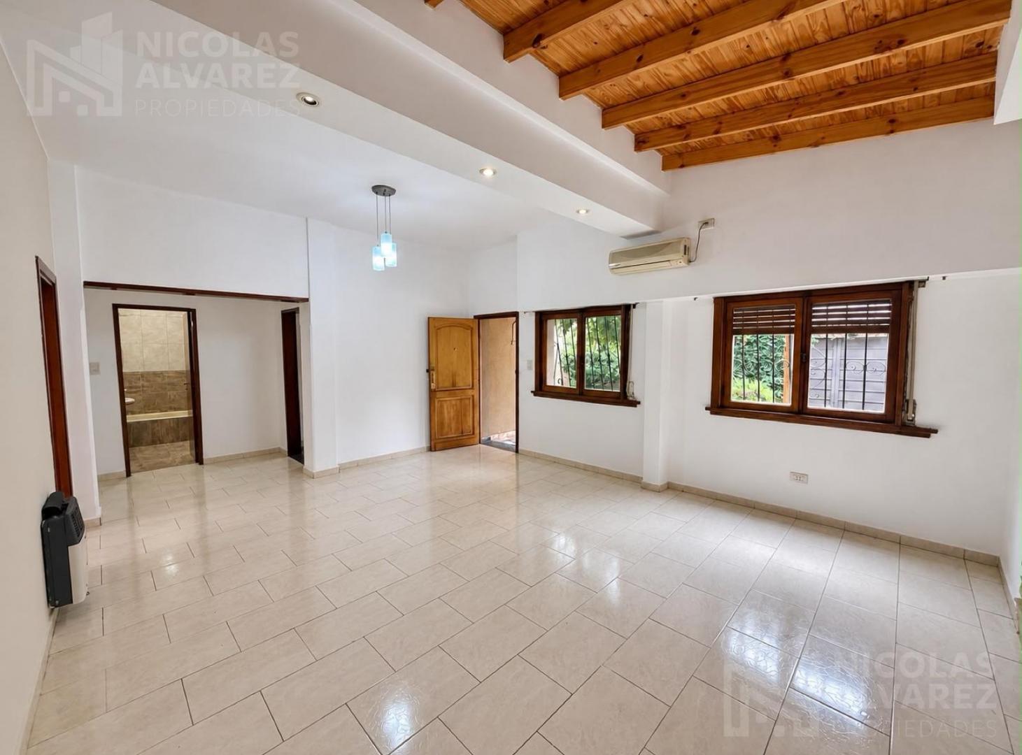 Foto de Alquiler Casa 4 ambientes con cochera y parrilla! - Ramos Mejía, imagen 3