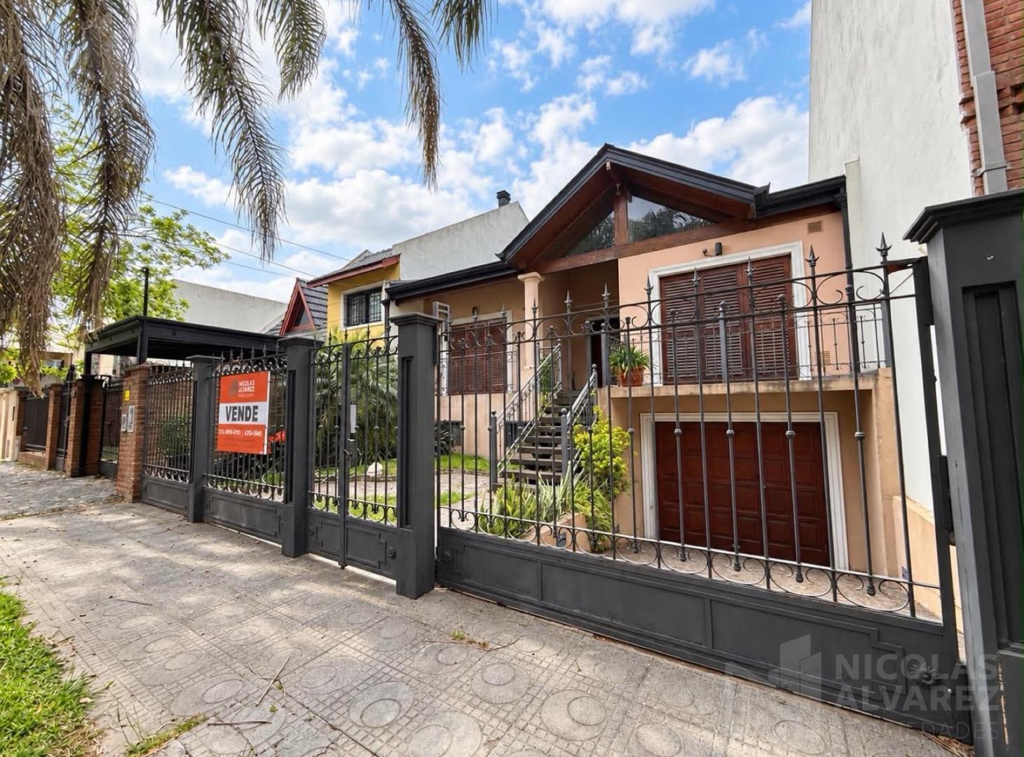 Foto de Venta Casa 4 ambientes en lote propio con cochera! - El Palomar, imagen 2