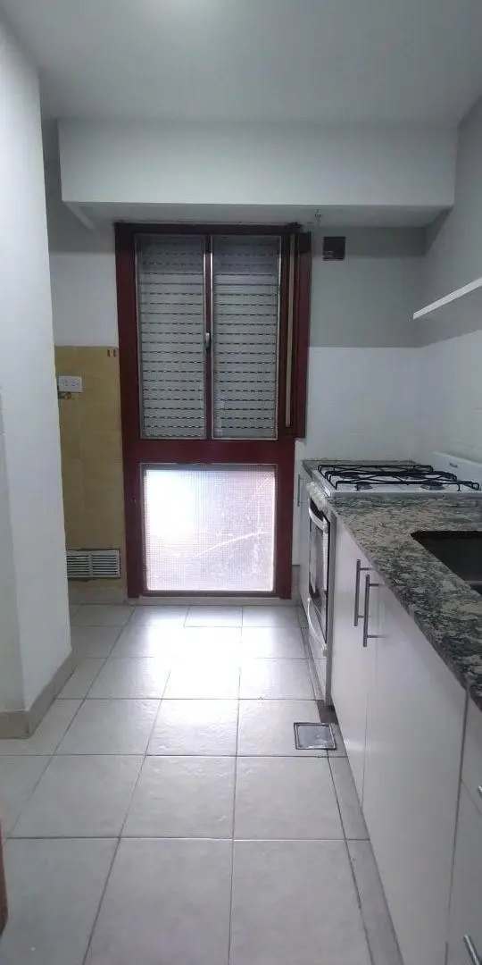 Alquiler Monoambiemte Amplio con cocina separada y balcon al frente, Roca y San Lorenzo, Rosario 5