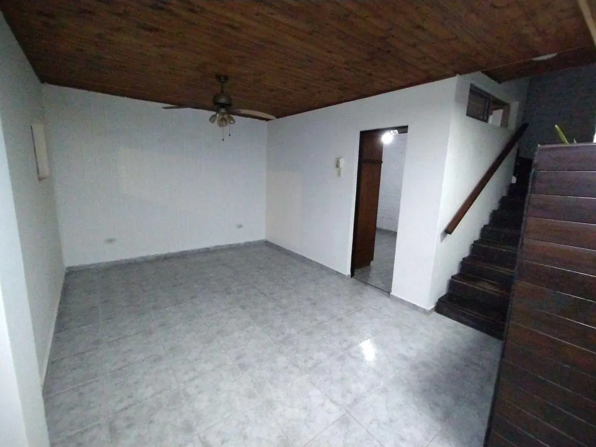 Alquiler departamento de Pasillo de 2 dormitorios, Patio cubierto y terraza Santiago 1200, Rosario 1