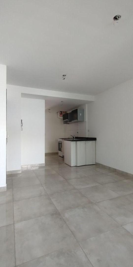 Foto de Alquiler Departamento un dormitorio al frente con patio en 9 de julio, imagen 3