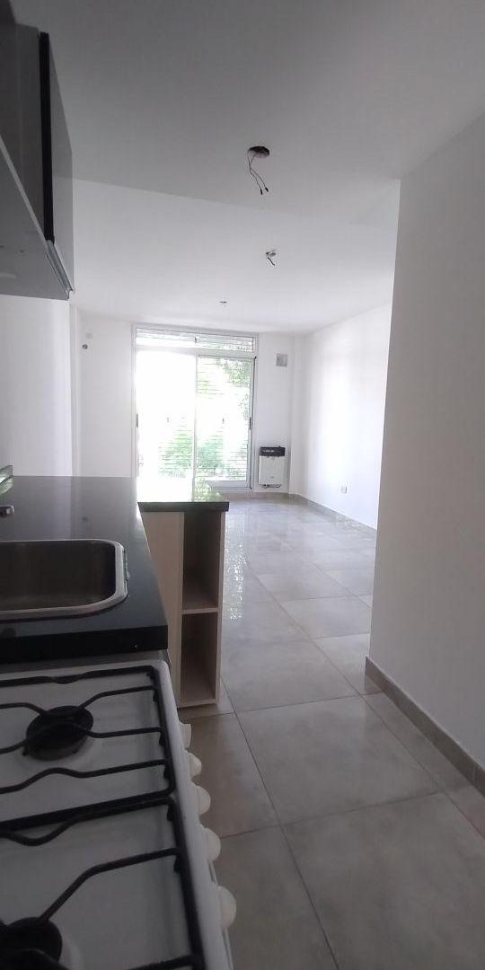 Foto de Alquiler Departamento un dormitorio al frente con patio en 9 de julio, imagen 2