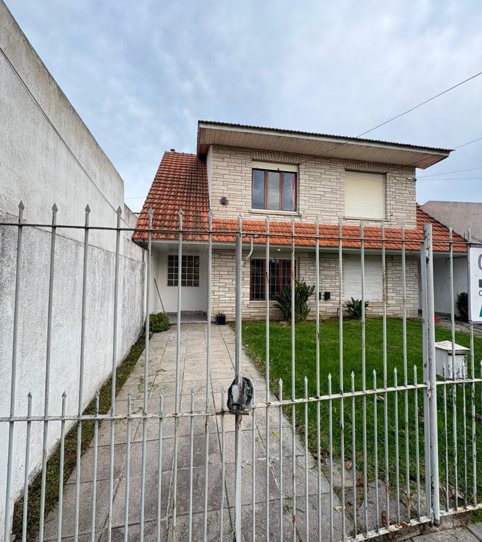 ALQUILER 24 MESES, Duplex 4 dormitorios cochera y parrilla