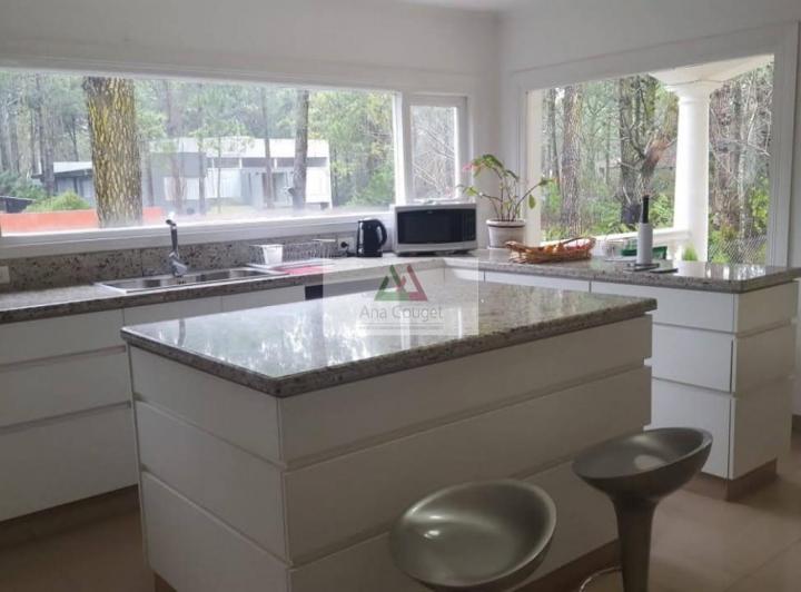 Foto de Espectacular casa en Carilo con pileta climaztizada, imagen 5