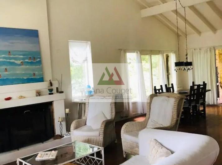 Foto de Gran casa en excelente ubicacion en Carilo.-, imagen 3