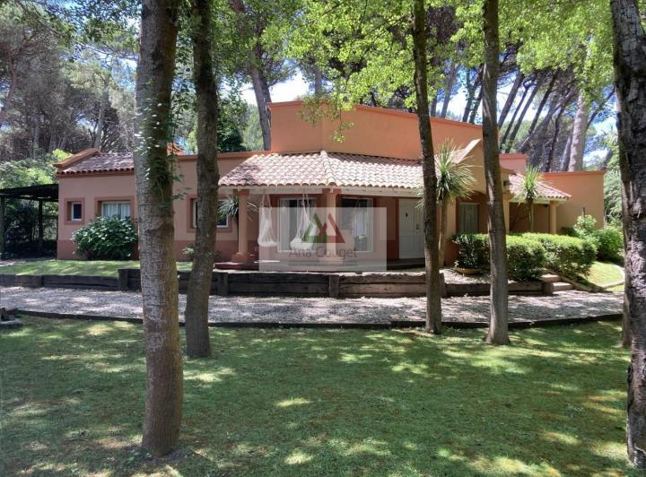 Muy linda casa rodeada de verde con yacuzzi