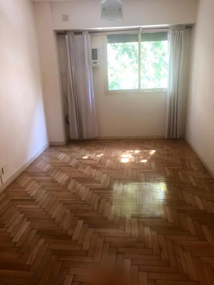 2 ambientes al frente, impecable, apto profesional, muy luminoso. No se admiten mascotas. 5