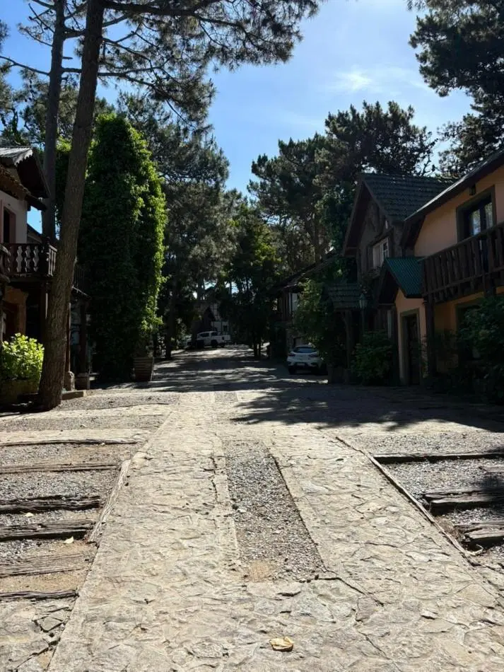 Hermosa cabaña en Carilo en complejo con amenities. 8