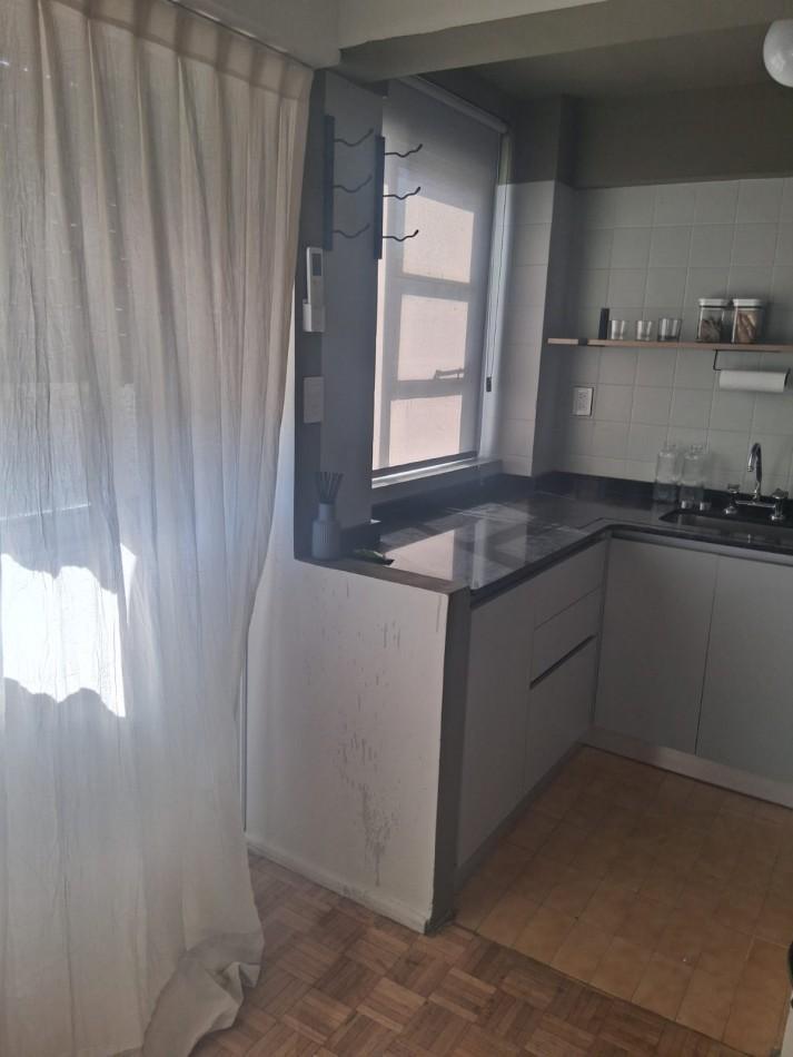 Foto de Amplio 2 ambientes, piso alto, apto profesional., imagen 1